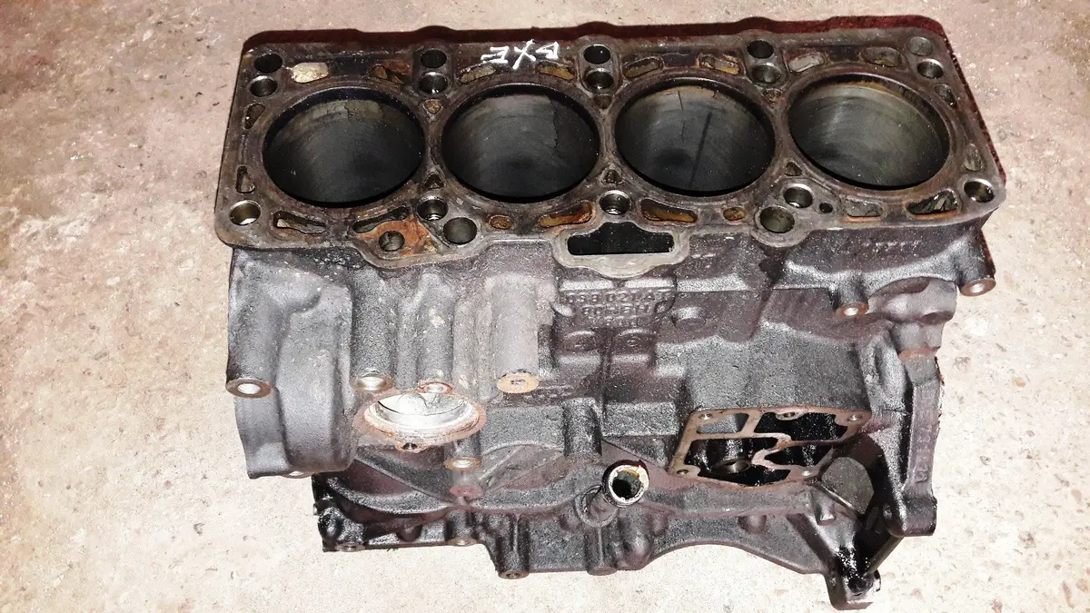 Engine Cylinder Block Vw Golf Mk5 Passat 1.9 Tdi Engine Code Bxe 2