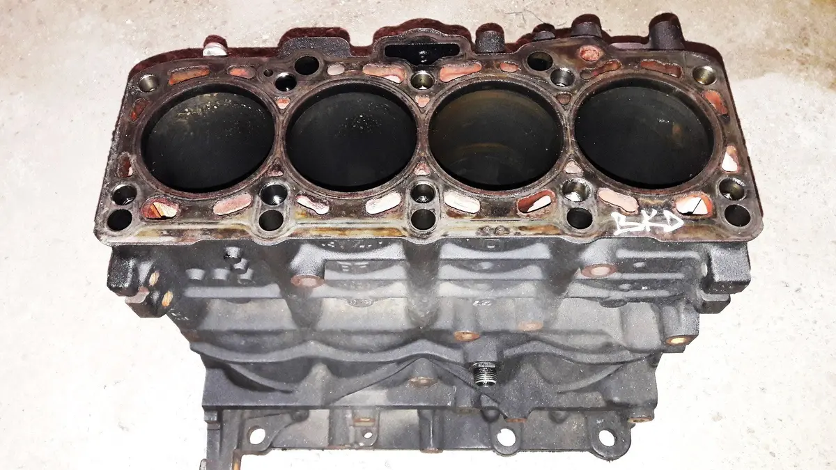 Engine Cylinder Block  Vw Golf Mk5 Passat 2.0 Tdi Engine Code Bkd 1