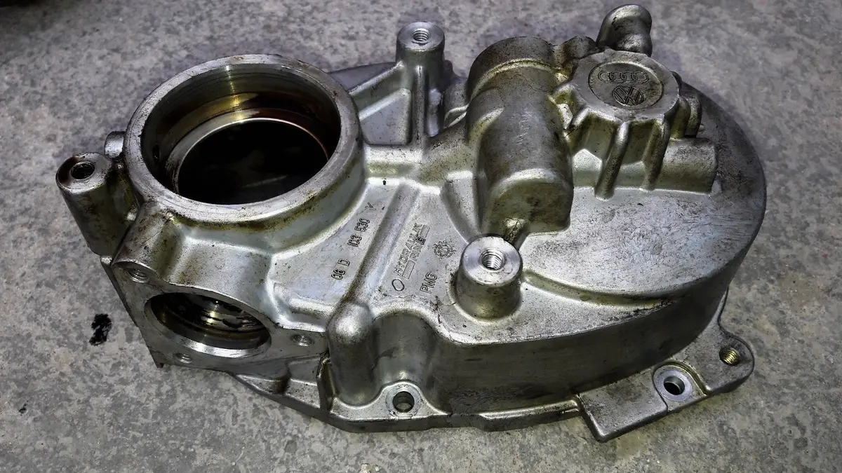 Vacuum Pump And Camshaft Adjuster Cover Housing 06D103530k 06D 103 530 K Audi A4 B6 2.0 Fsi 1