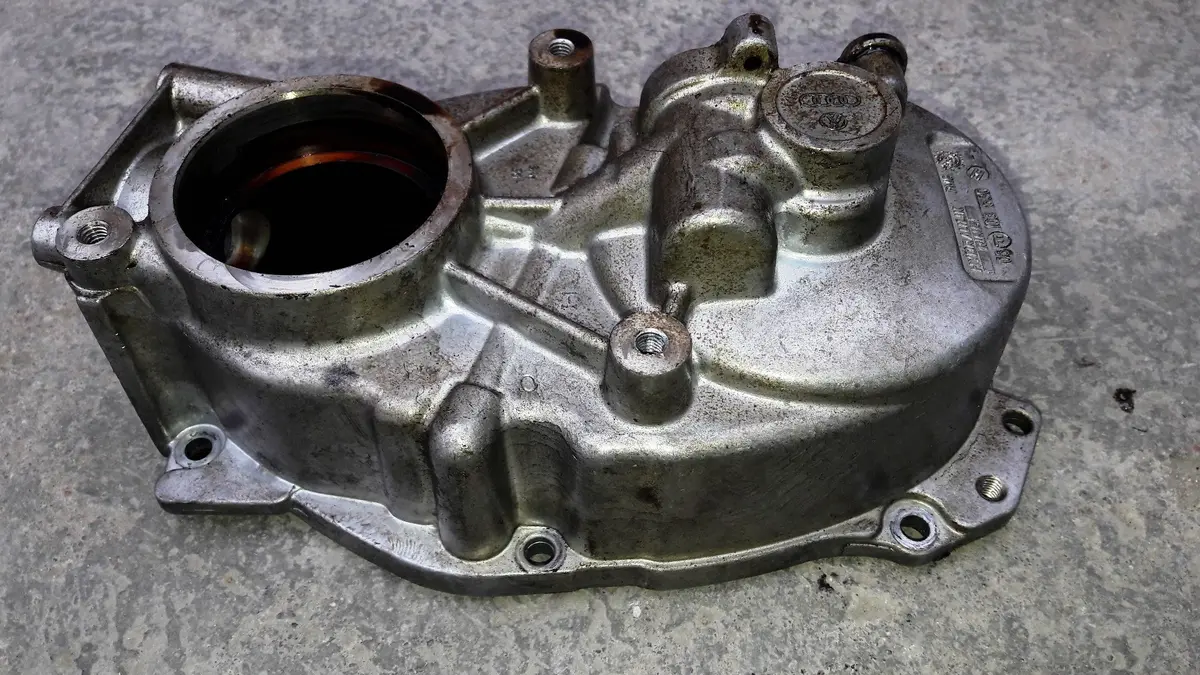 Vacuum Pump And Camshaft Adjuster Cover Housing 06F103530h 06F 103 530 H Audi A3 8P 2.0 Tfsi 1