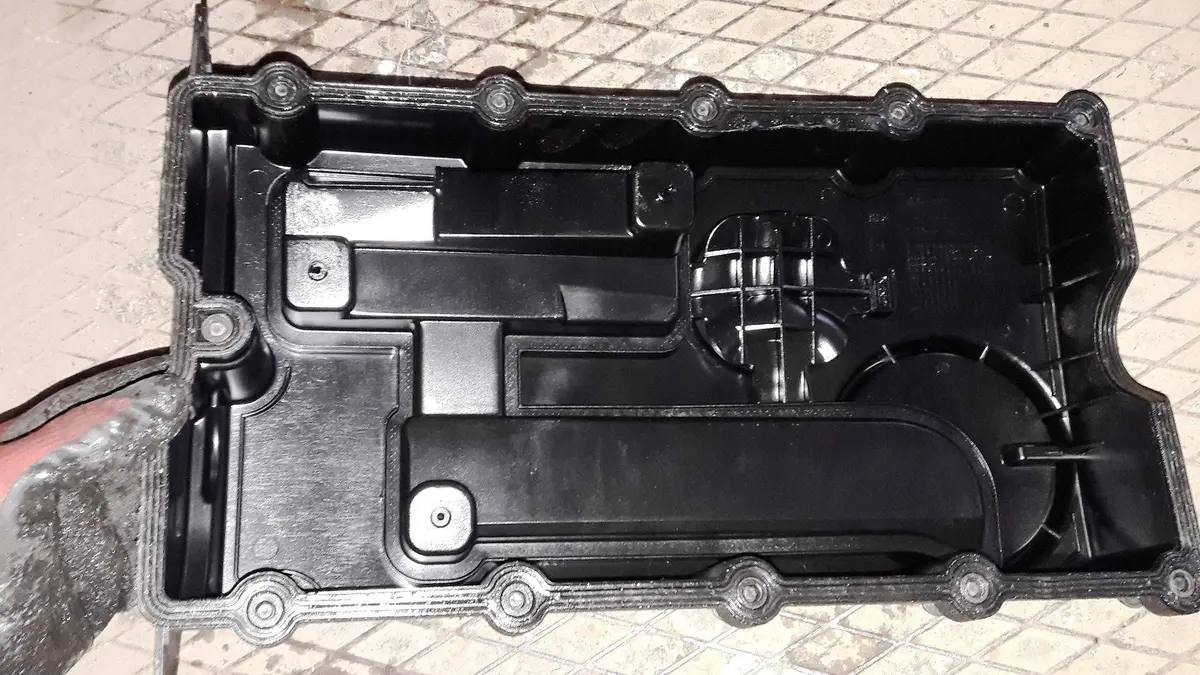 Engine Cam Rocker Cover 03G103475 03G 103 475 2.0 Tdi Code Bkp Audi Volkwagen Passat 2