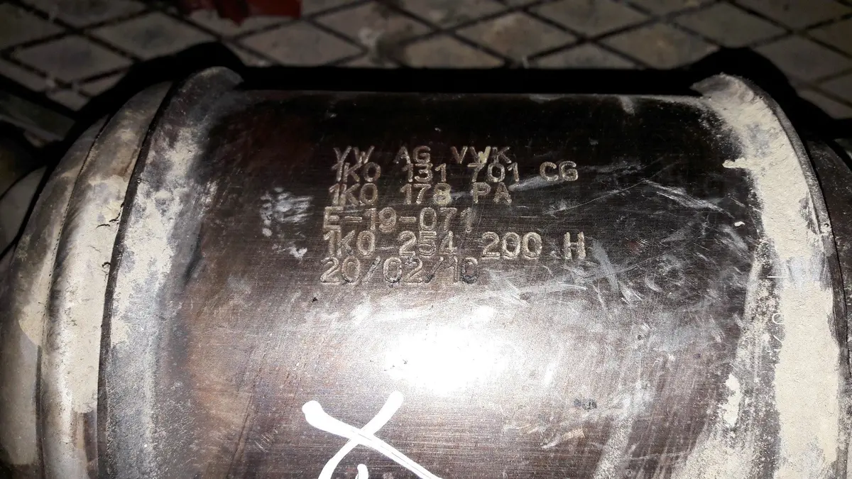 Catalytic Converter Cat 1K0131701cg 1K0 131 701 Cg 1.4 Tsi Engine Code Cax Volkswagen Golf Mk6 Tiguan Touran Audi Skoda Seat 2008 2009 2010 2011 2012 2