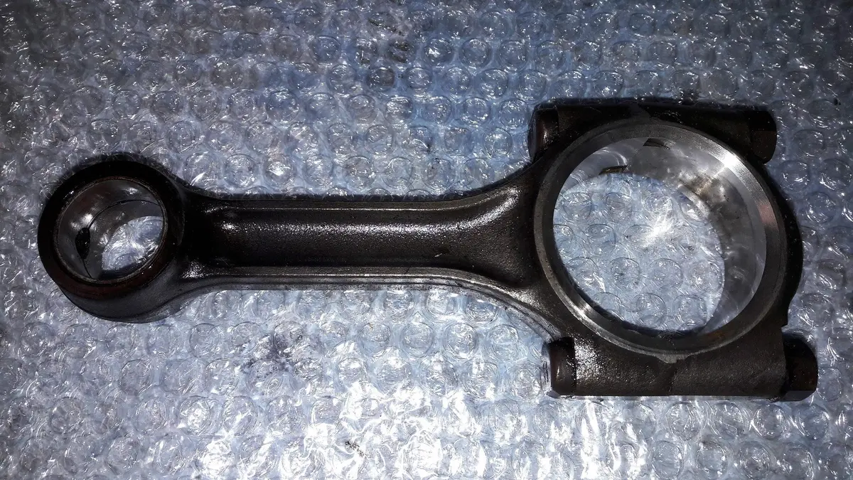 Engine Connecting Rod Conrod Kisuzu025 Z Isuzu 2.2 Diesel 4Le1 4Le Case 45Nx Fiat Hitachi Kobelco 	Ex 50-U Hitachi 	Ex40u Ex50u Ex55 Zax55 Jcb 8040 8045 8050 8060 Magnum 	Mtt20 Mtt25 Mlg20 Mlg25 Mlt4200 Mlt4250 Mlt5200 Mlt5250i Mmg25fhi Mmg25fhi 1