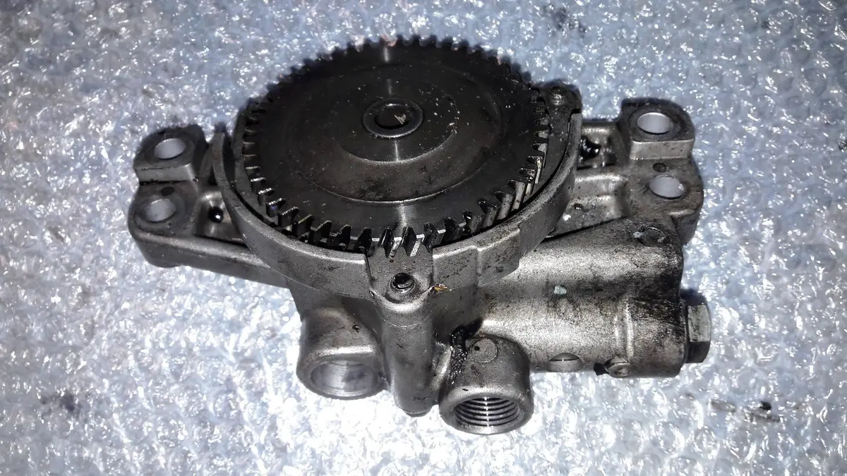 Engine Oil Pump Isuzu 2.2 Diesel 4Le1 4Le Case 45Nx Fiat Hitachi Kobelco 	Ex 50-U Hitachi 	Ex40u Ex50u Ex55 Zax55 Jcb 8040 8045 8050 8060 Magnum 	Mtt20 Mtt25 Mlg20 Mlg25 Mlt4200 Mlt4250 Mlt5200 Mlt5250i Mmg25fhi Mmg25fhi 1