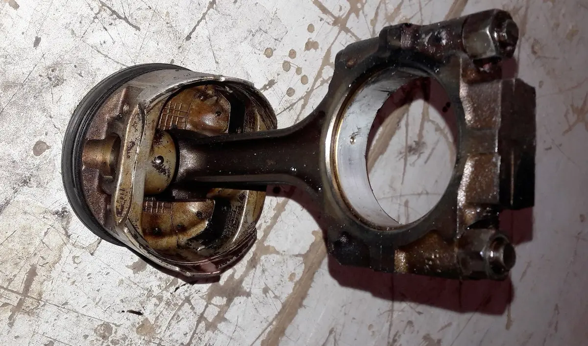 Engine Piston And Connecting Rod Conrod Mitsubishi 3.0 V6 Petrol Code 6G72 Pajero 1