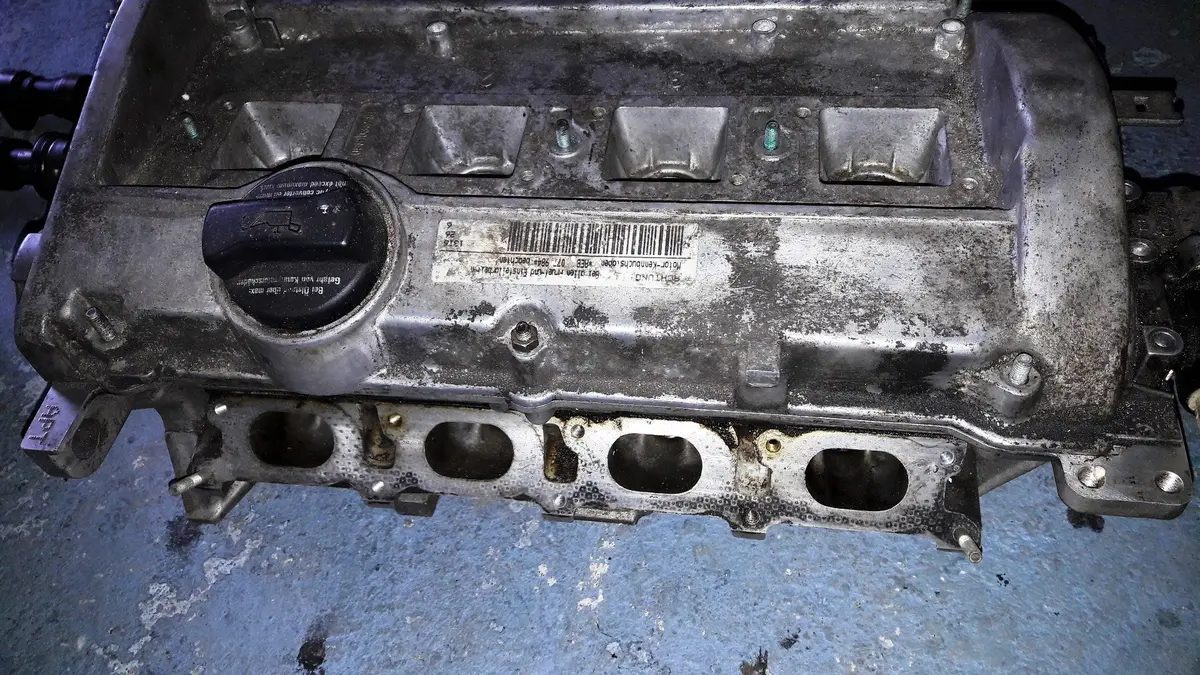 Set Of Engine Cylinder Head 058103373D Intake Inlet Exhaust Engine Camshatfs 1.8 V20 Turbo Petrol Code Awt Avj Audi A3 Volkswagen Golf Passat 1