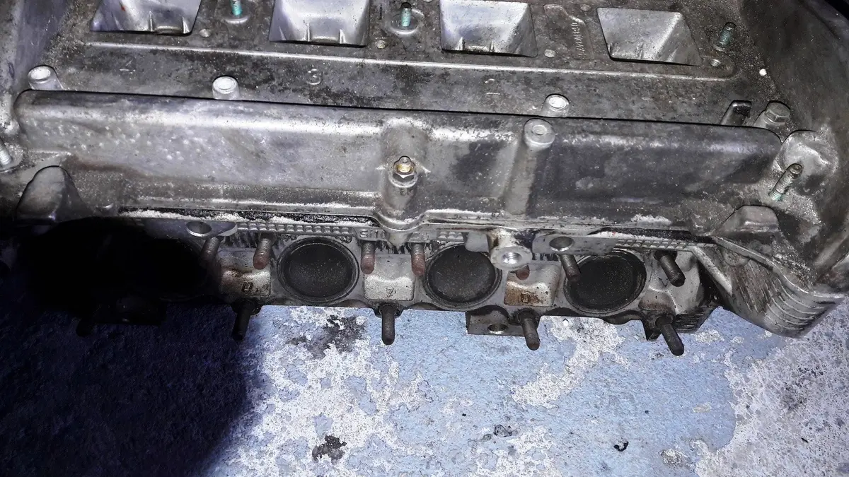 Set Of Engine Cylinder Head 058103373D Intake Inlet Exhaust Engine Camshatfs 1.8 V20 Turbo Petrol Code Awt Avj Audi A3 Volkswagen Golf Passat 2