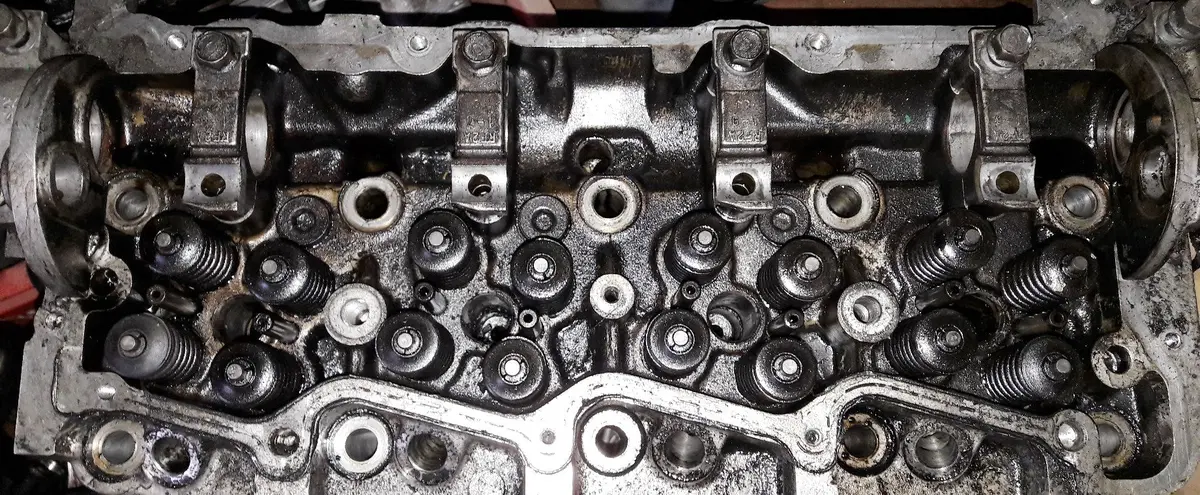 Engine Cylinder Head Rf5c3-1 2.0 Rf5 Mazda 3 5 6 1
