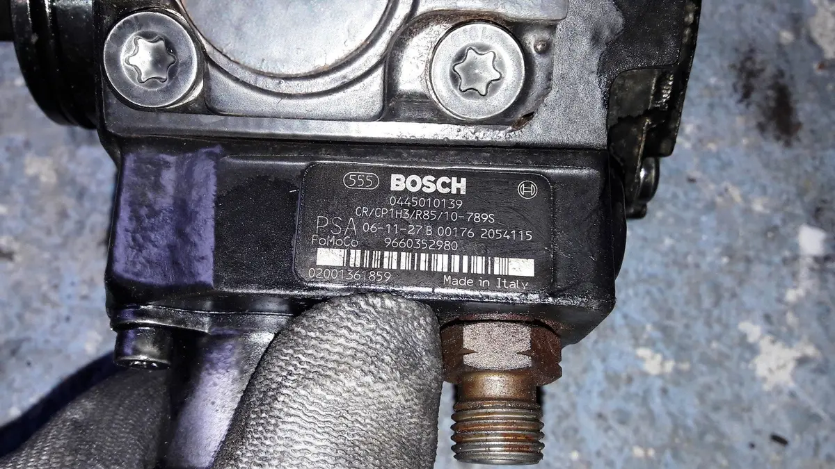 Engine Fuel Pump Bosch 0445010139 9660352980 2.2 Tdci 4Hn 4Hk Dw12bted4 4Hp 4Hr 4Hs 4Ht 4Hl Q4wa Knwa Knwb Q4ba Knba Knbb 224Dt Citroen C-Crosser C5 C6 C8 Peugeot 407 4007 508 Lancia Phedra Ford Mondeo Range Rover Evoque Freelander Mitsubishi Outlander 2