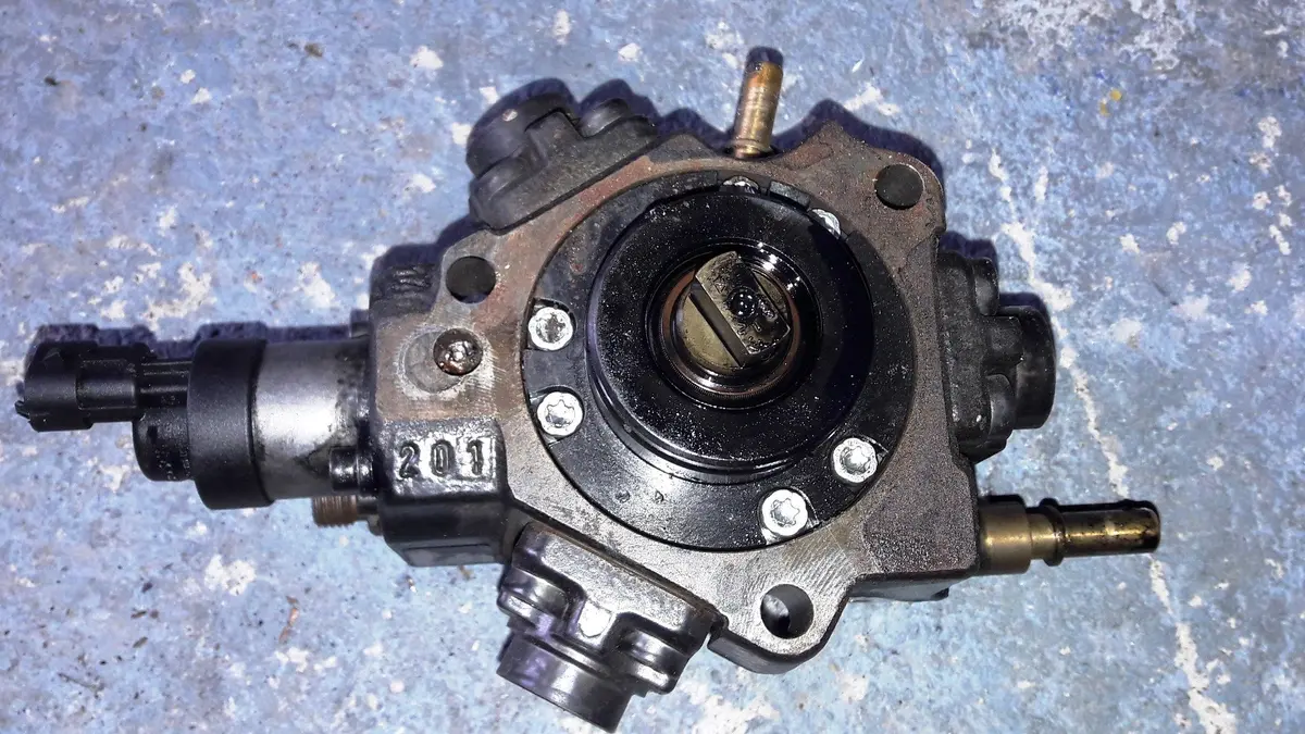 Engine Fuel Pump Bosch 0445010139 9660352980 2.2 Tdci  4Hn 4Hk Dw12bted4 4Hp 4Hr 4Hs 4Ht 4Hl Q4wa Knwa Knwb Q4ba Knba Knbb 224Dt Citroen C-Crosser C5 C6 C8 Peugeot 407 4007 508 Lancia Phedra Ford Mondeo Range Rover Evoque Freelander Mitsubishi Outlander 1