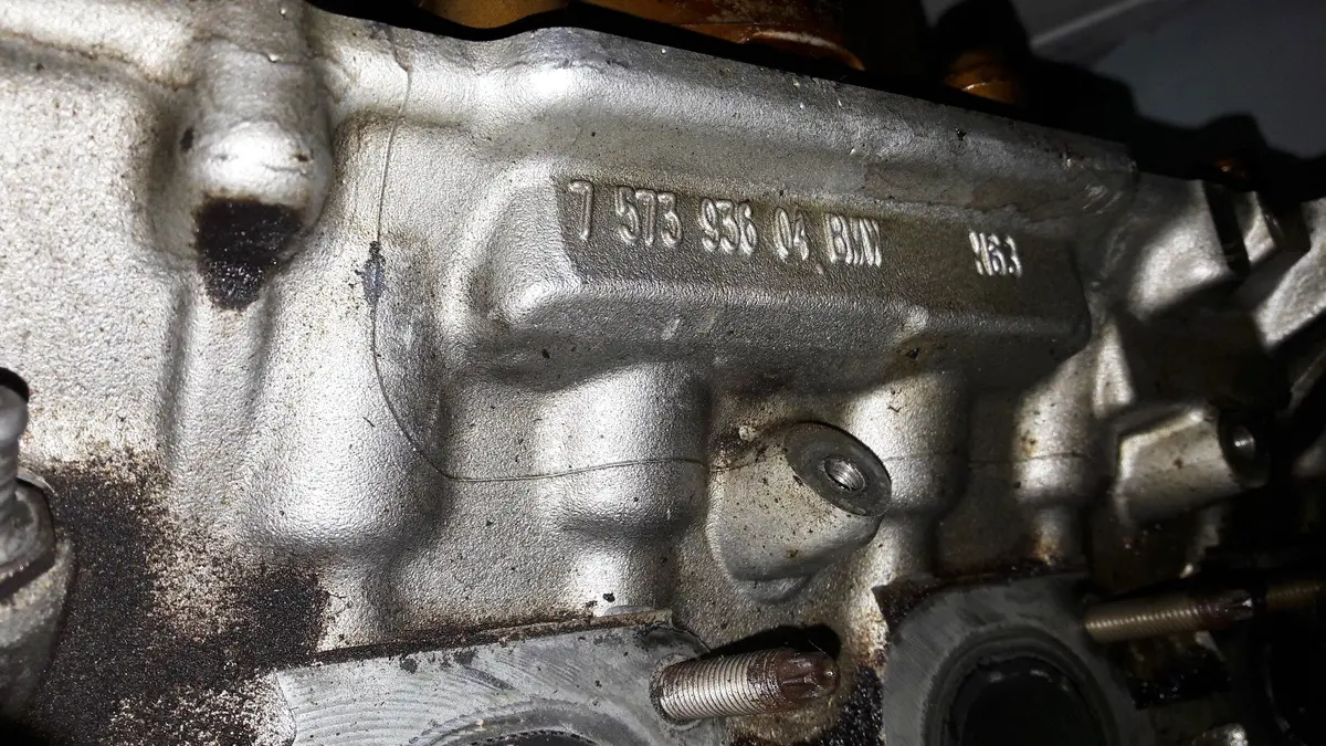 Engine Cylinder Head Right Side 7573936 04 7 573 936 Bmw N63 4.4 5.0 N63b44 F12 F13 650I X6 Xdrive X-Drive Xd 50I F01 F02 750I 2
