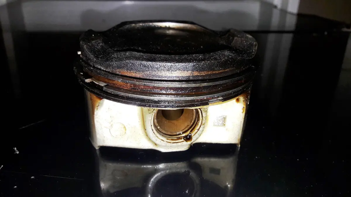 Engine Piston Bmw 4.4 V8 Gas Doch Turbocharged S63 S63b44 M5 M6 F10 F06 F12 F13 F16 1