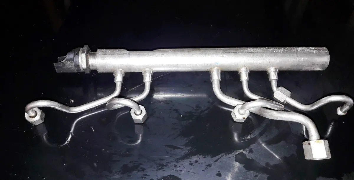 Engine Right Side Fuel Rail 7642156 Bmw 4.4 V8 Gas Doch Turbocharged S63 S63b44 M5 M6 F10 F06 F12 F13 F16 2012 1