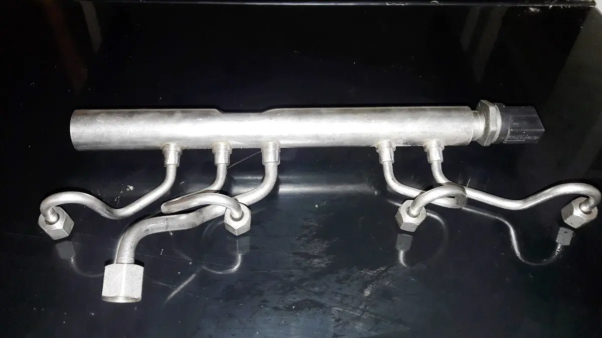Engine Left Side Fuel Rail 75642155 Bmw 4.4 V8 Gas Doch Turbocharged S63 S63b44 M5 M6 F10 F06 F12 F13 F16 2012 1
