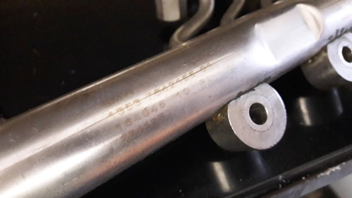 Engine Left Side Fuel Rail 75642155 Bmw 4.4 V8 Gas Doch Turbocharged S63 S63b44 M5 M6 F10 F06 F12 F13 F16 2012 2