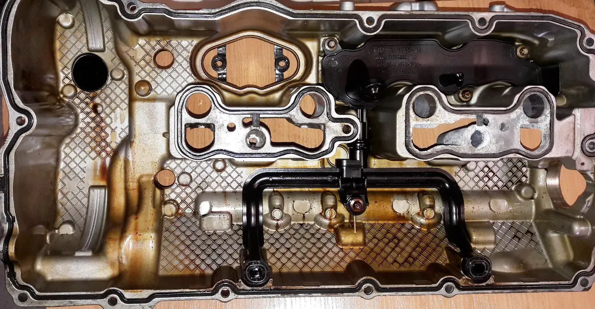 Engine Rocker Valve Cover Right Side 7629992 Bmw 4.4 V8 Gas Doch Turbocharged S63 S63b44 M5 M6 F10 F06 F12 F13 F16 2012 2
