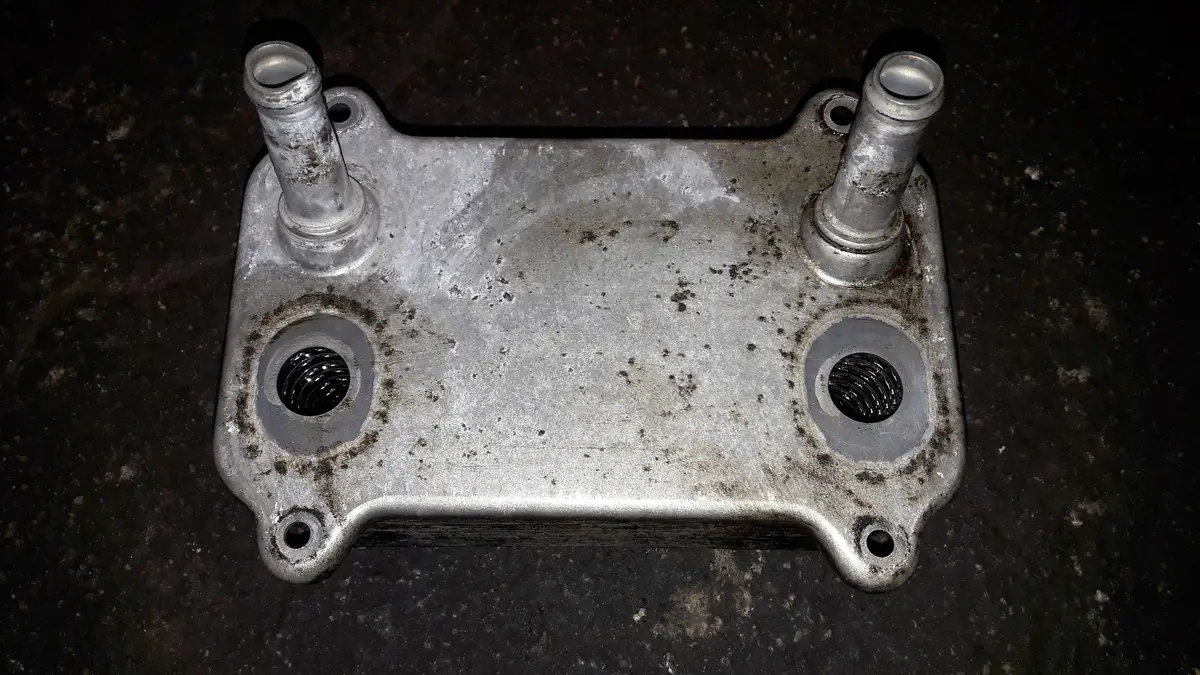 Engine Oil Cooler Behr 8463341 93017 Porsche 4.5 V8 Turbo M48 Cayenne 955 2
