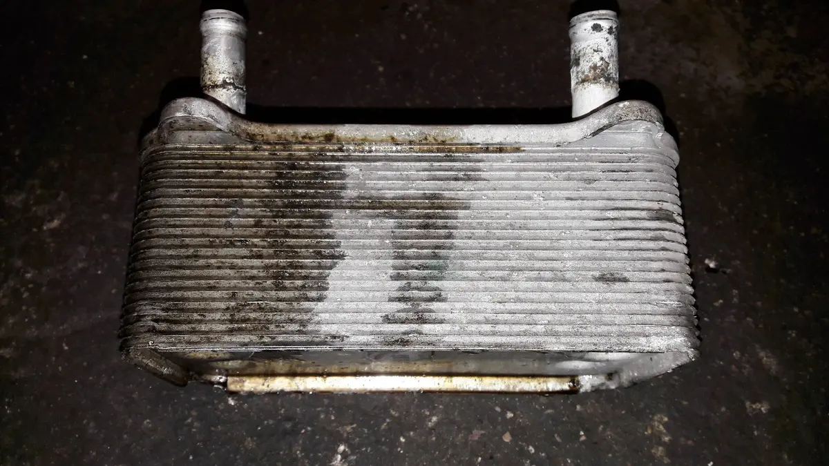 Engine Oil Cooler Behr  8463341 93017 Porsche 4.5 V8 Turbo M48 Cayenne 955 1
