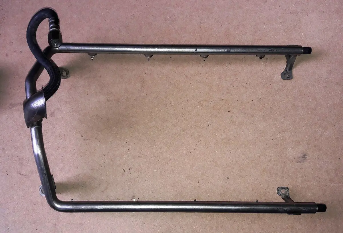 Engine Fuel Distributor Injection Molding Rail 948110113 Porsche 4.5 V8 Turbo M48 Cayenne 955 1