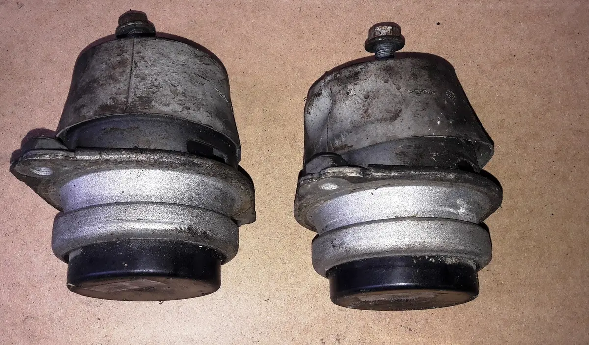 Set Of Lower Engine Mount Right Left 948375050 948375049 Porsche 4.5 V8 Turbo M48 Cayenne 955 1