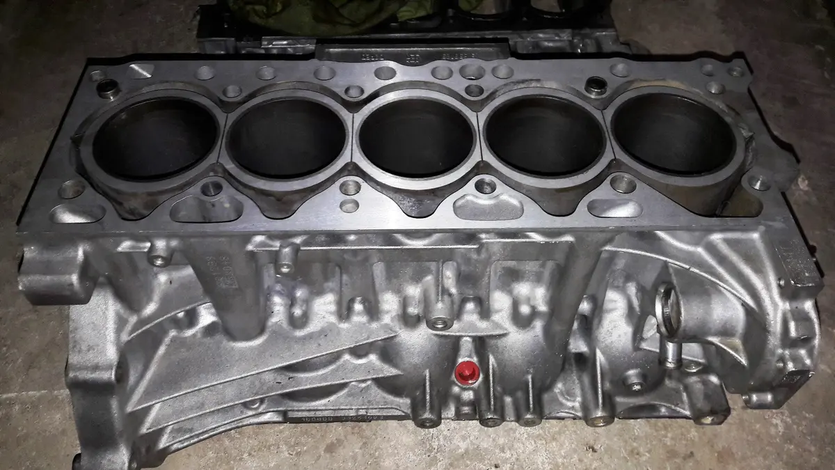 Engine Cylinder Block 2.4 Diesel D5 D5244t15 T15 Volvo Xc90 Xc70 V70 S80 S60 2011 2012 2013 2014 2015 2016 1