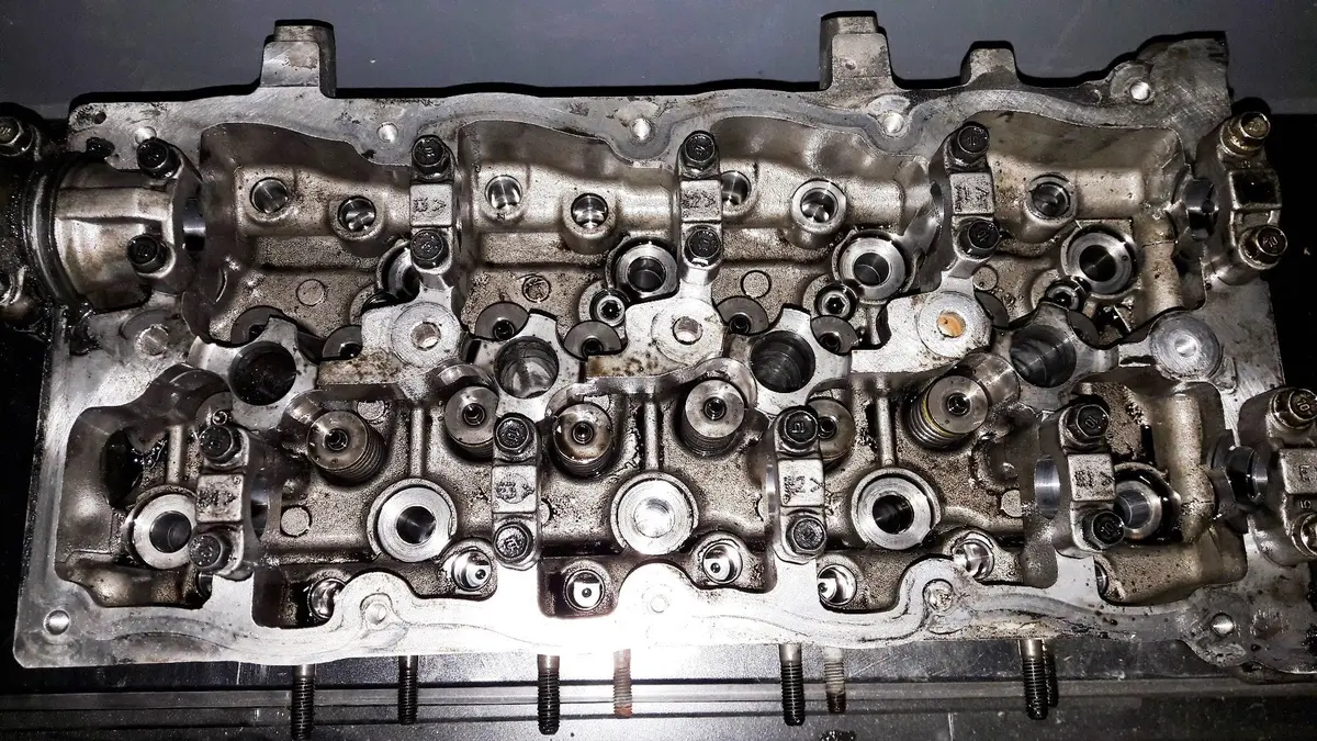 Engine Cylider Head 22111-2A100 22111 2A100 Hyundai Kia 1.6 Crdi D4fb Accent Verna I30 Soul Ceed 1