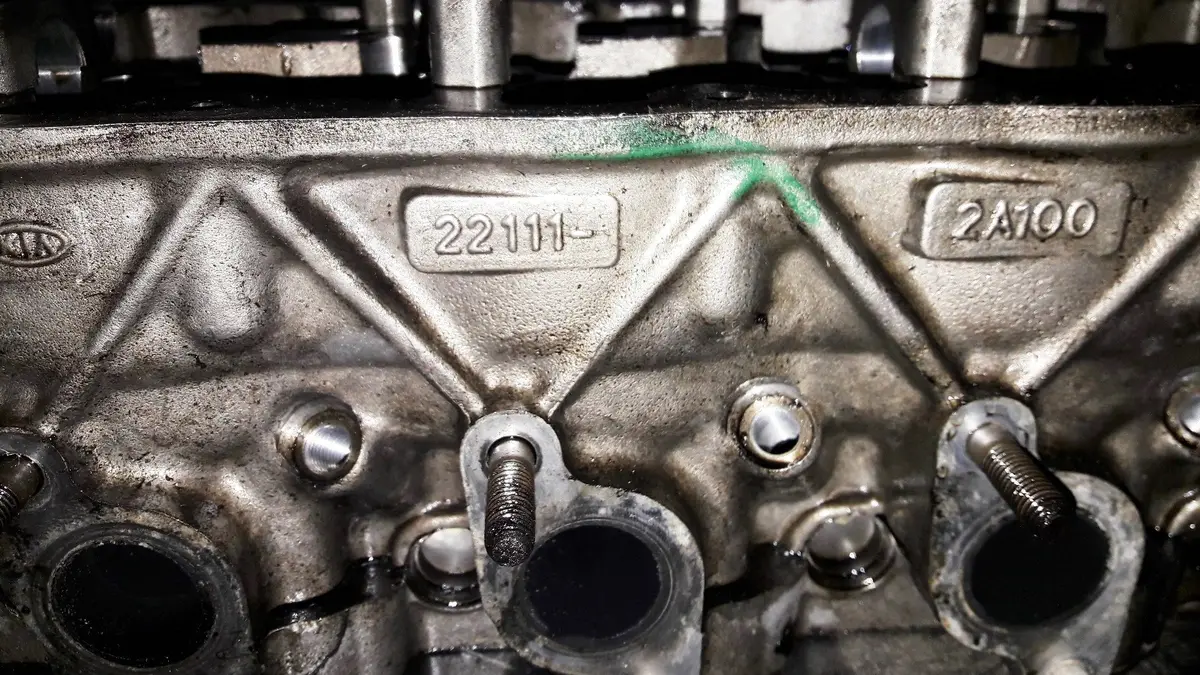 Engine Cylider Head 22111-2A100 22111 2A100 Hyundai Kia 1.6 Crdi D4fb Accent Verna I30 Soul Ceed 2