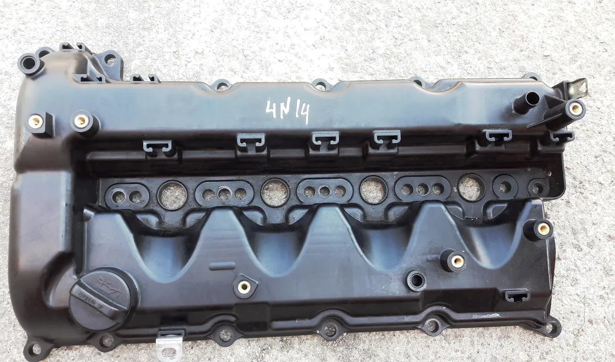 Engine Cylinder Head Valves Cover Mitsubishi 2.3 Di-D 4N14 Outlander 1