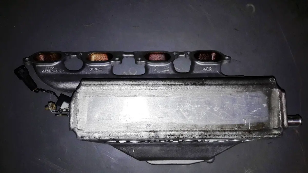 Engine Set Of Supercharger Induction Intake Manifolds Charge Cooler 2W92 6F025 Da 2W93 6F025 Da 4.2 4.4 Petrol Aj33s Aj34s Aj41 V8 Supercharged Jaguar Xjr Xkr S-Type Xf Land Rover Range Rover Sport 1