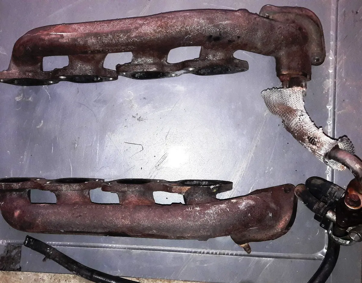 Engine Set Of Exhaust Manifolds Left And Right Side Rf 2W93 9431 Fb Rf 2W93 9430 Fb  4.2 4.4 Petrol Aj33s Aj34s Aj41 V8 Supercharged Jaguar Xjr Xkr S-Type Xf Land Rover Range Rover Sport 1