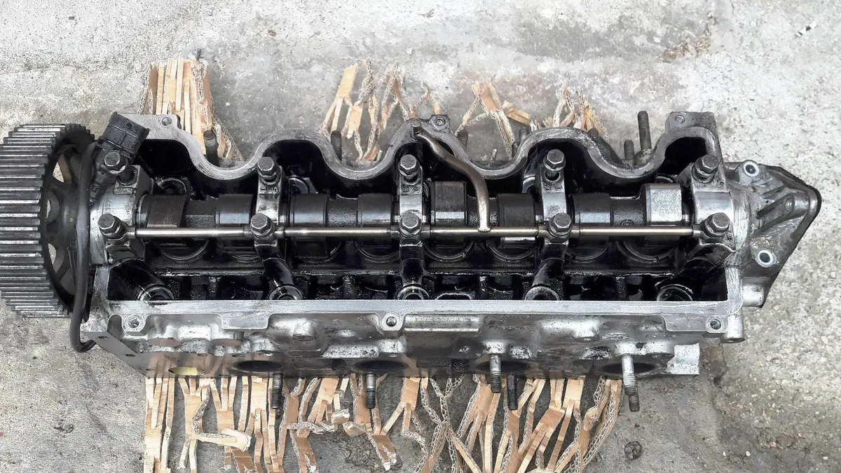 Engine Cylinder Head 46431957 A869 With Camshaft 8V Fiat 1.9 Jtd Multijet Stilo Doblo Alfa Romeo 156 2