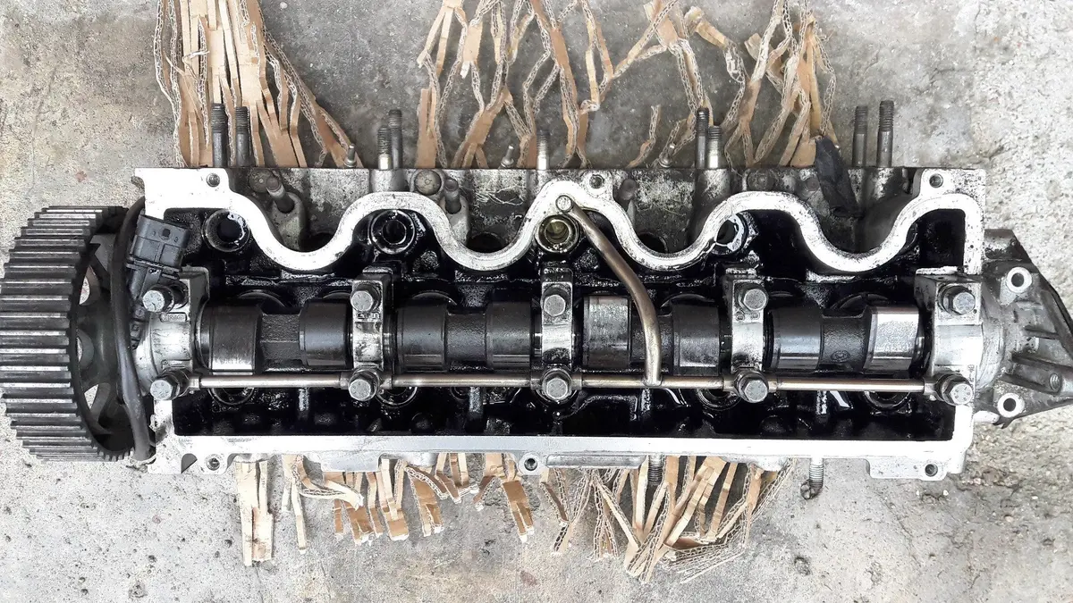 Engine Cylinder Head 46431957 A869 With Camshaft 8V Fiat 1.9 Jtd Multijet Stilo Doblo Alfa Romeo 156 1