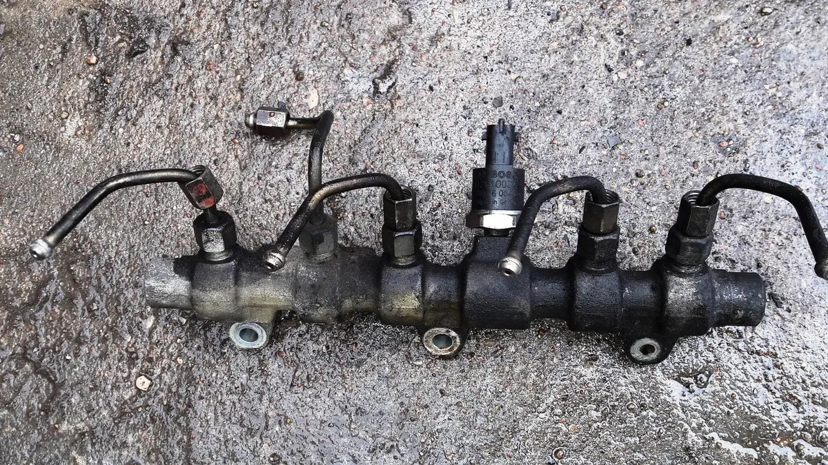 Engine Fuel Rail Bosch Hella 0445214012 0 445 214 012 002226 Fiat 1.9 Jtd Multijet Stilo Doblo Alfa Romeo 156 1
