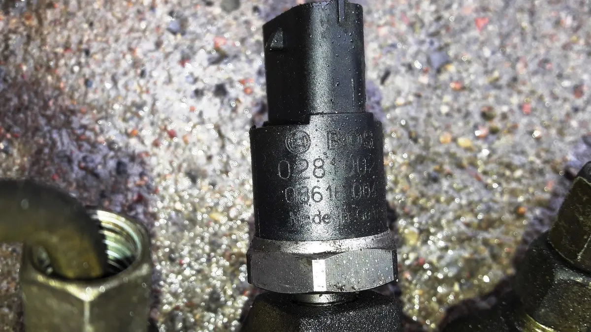 Engine Fuel Rail Bosch Hella 0445214012 0 445 214 012 002226 Fiat 1.9 Jtd Multijet Stilo Doblo Alfa Romeo 156 2