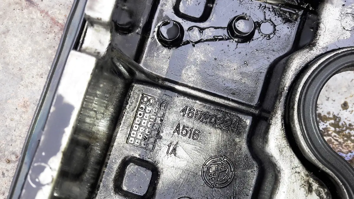 Engine Cylinder Head Cover 46520224 A516 1A  Fiat 1.9 Jtd Multijet Stilo Doblo Alfa Romeo 156 1