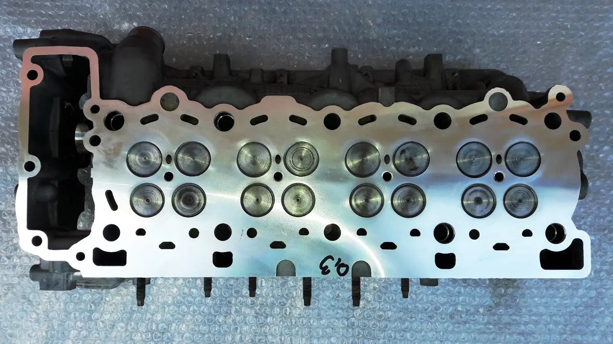 Engine Cylinder Head Pm6h4q-6090-Cb Pm6h4q6090cb Right Side Land Rover 3.6 V8 Tdv8 368Dt Range Rover Sport L320 1
