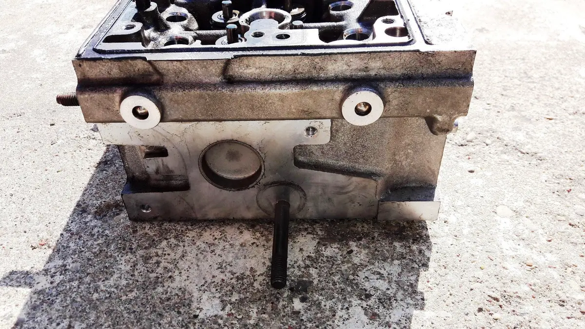 Engine Cylinder Head 04L103373e 04L103064f 04L 103 373 E 04L 103 064 F Vw Touran Mk3 Tiguan Audi Seat Skoda 1.6 Tdi Dgda Dgd 2