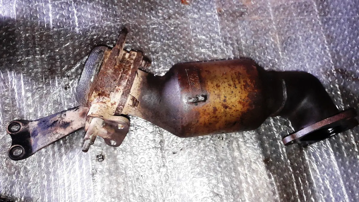 Engine Catalytic Converter 30020 Toyota 2.5 D-4D Diesel 2Kd 2Kd-Ftv Hilux Hiace Vigo Innova Dyna 1
