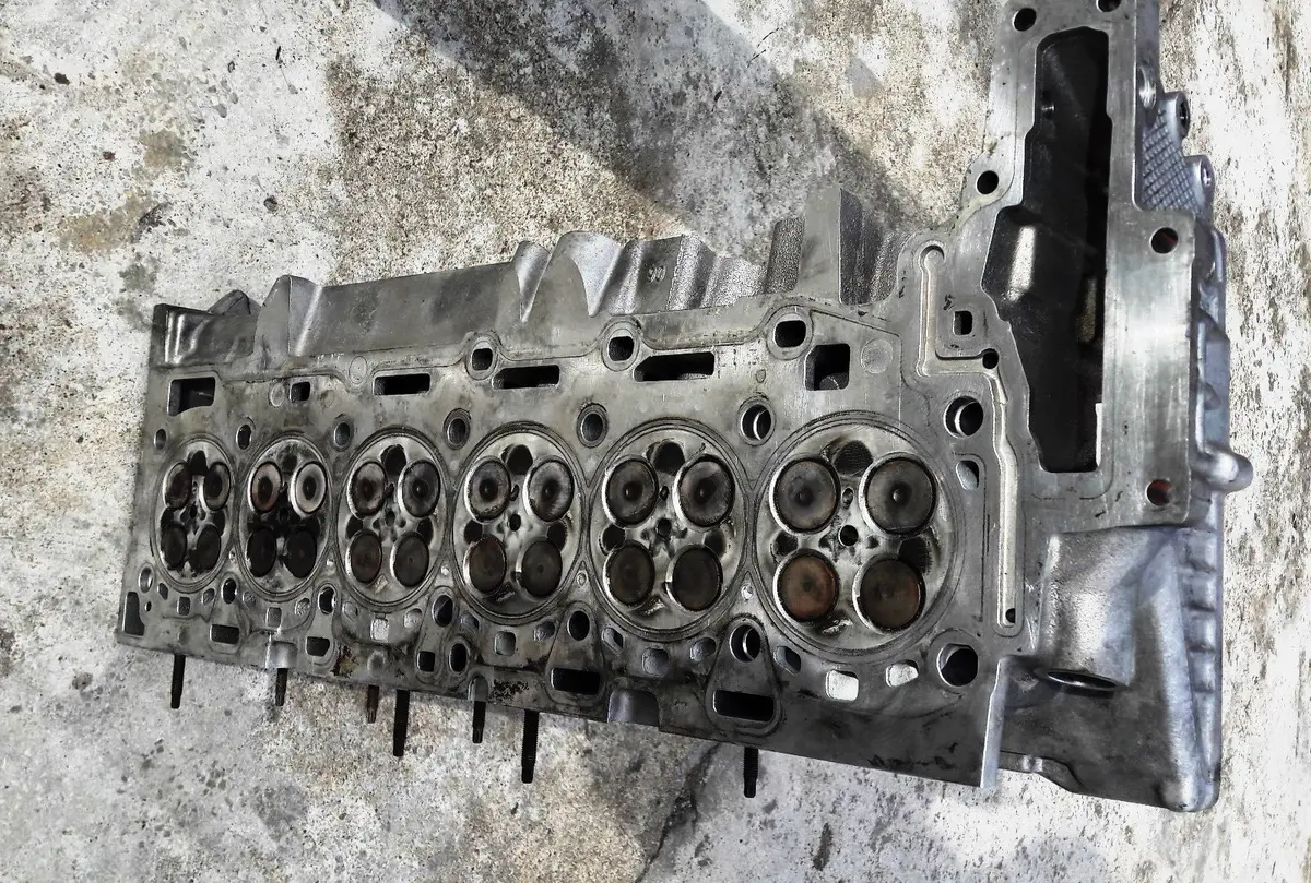 Engine Cylinder Head 7 800 003 7800003 Bmw 3.0 N57 N57d30a Series 3 4 5 7 X5 X6 F10 E90 F07 F01 E70 E71 F30 Xdrive 1