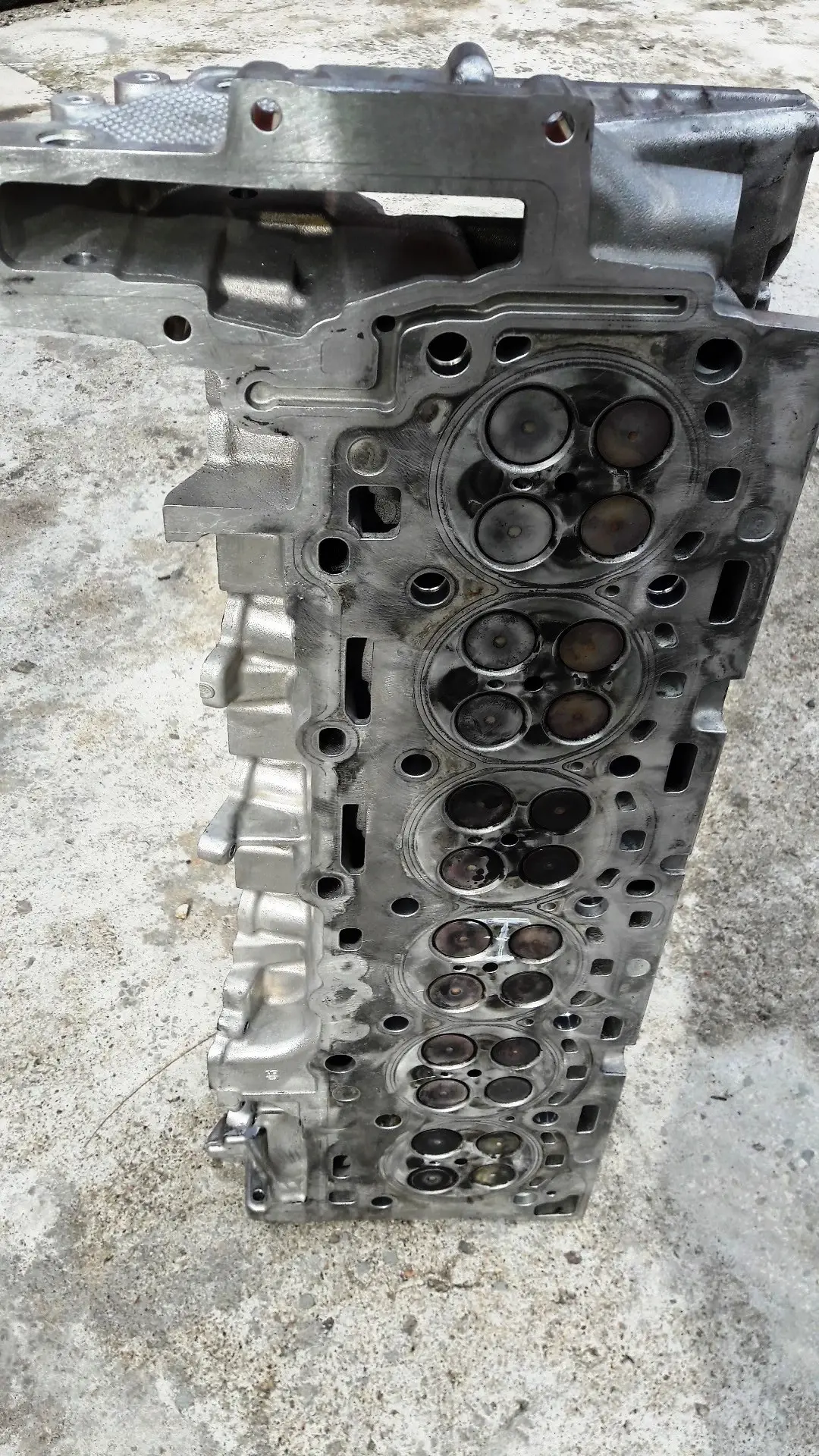 Engine Cylinder Head 7 812 929 7812929 Bmw 3.0 N57 N57d30a Seies 3 4 5 7 X5 X6 F10 E90 F07 F01 E70 E71 F30 Xdrive 1
