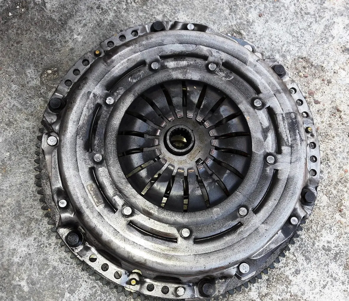 Engine Clutch Set Flywheel Ca6g-6375-Cc Chyqc Lk3 Fomoco Ford Fiesta Mk8 1.1 12V 63Kw Xyja Xyjb Xyjc 1