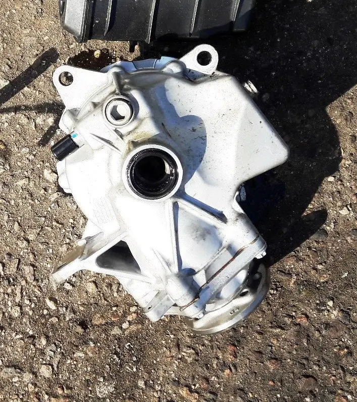 Engine Front Differencial Transfer Box A2053310900 A 205 331 09 00 Mercedes-Benz 2.0 M274 274.920 274920 C Class W204 2016 2017 1