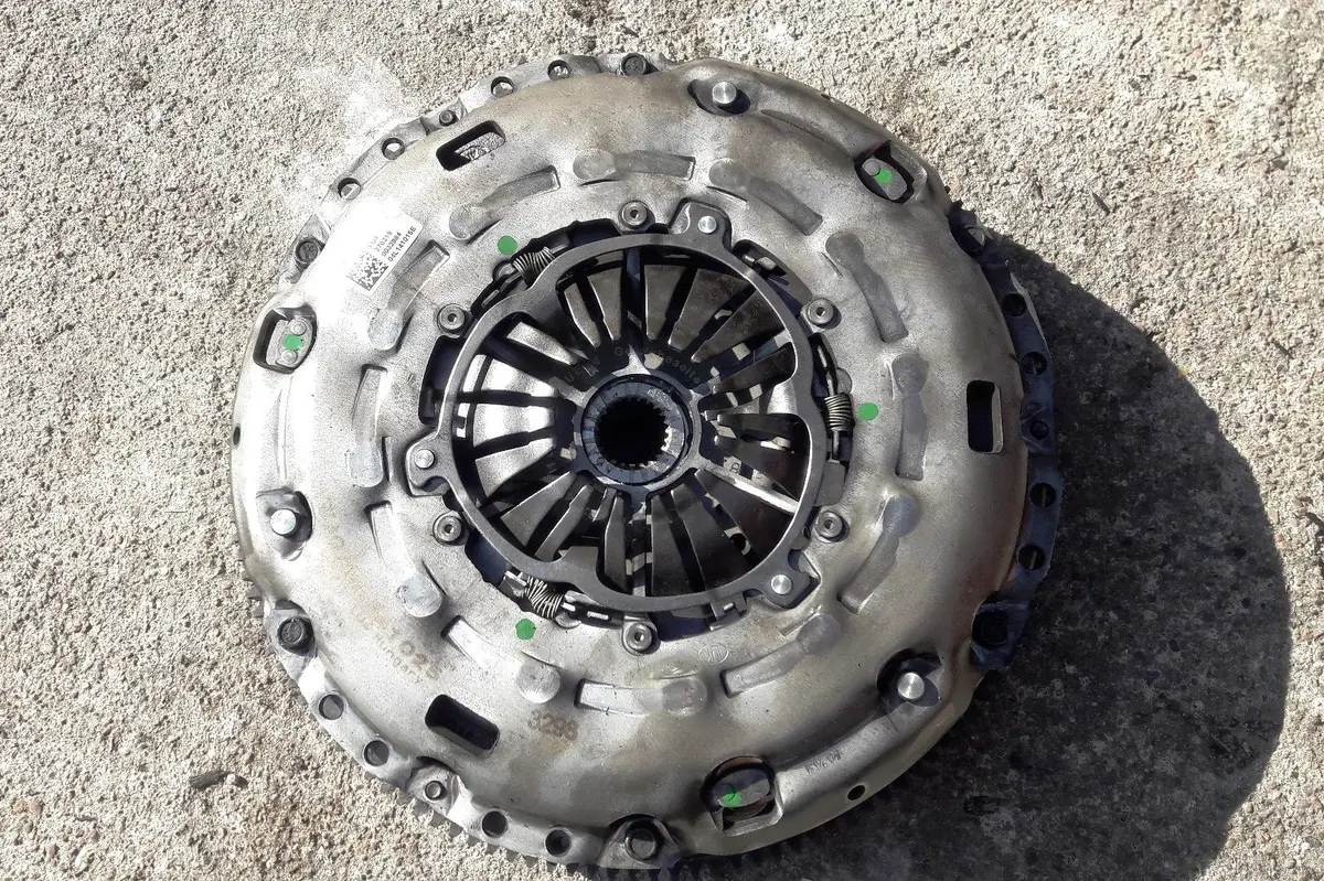 Genuine Engine Flywheel Clutch Set 04L141025 Luk 04L141015e 04L 141 015 E Volkswagen 2.0 Tdi Dfg Dfga 110Kw 150Ps Passat Alltrack Golf Tiguan Touran Skoda Superb 2019 2018 1