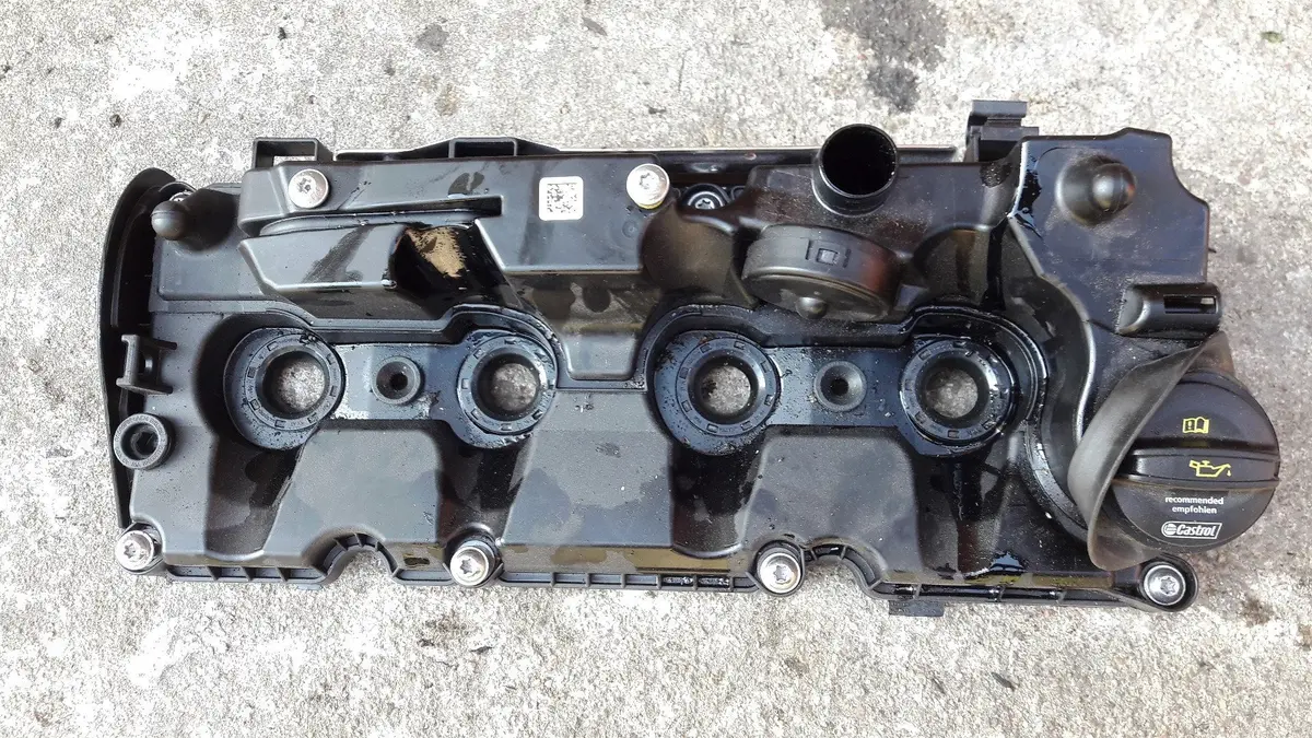 Genuine Engine Cylinder Head Cover 04L103475a 04L 103 475 A Volkswagen 2.0 Tdi Dfg Dfga 110Kw 150Ps Passat Alltrack Golf Tiguan Touran Skoda Superb 2019 2018 1
