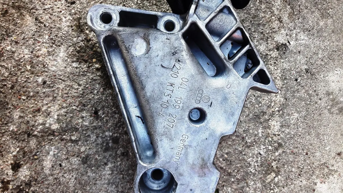 Genuine Engine Front Mounting Bracket 04L199207 04L 199 207 Volkswagen 2.0 Tdi Dfg Dfga 110Kw 150Ps Passat Alltrack Golf Tiguan Touran Skoda Superb 2019 2018 2