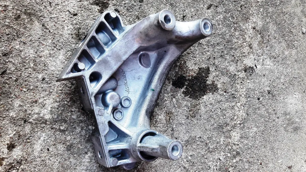 Genuine Engine Front Mounting Bracket 04L199207 04L 199 207 Volkswagen 2.0 Tdi Dfg Dfga 110Kw 150Ps Passat Alltrack Golf Tiguan Touran Skoda Superb 2019 2018 1