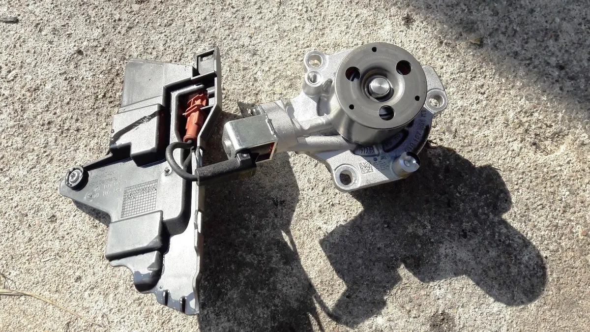 Genuine Engine Electronic Coolant Pump 04Lv03 04L011l Volkswagen 2.0 Tdi Dfg Dfga 110Kw 150Ps Passat Alltrack Golf Tiguan Touran Skoda Superb 2019 2018 1