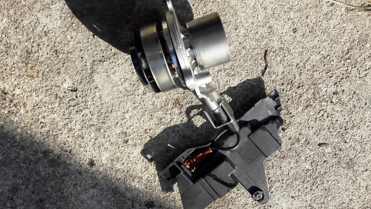 Genuine Engine Electronic Coolant Pump 04Lv03 04L011l Volkswagen 2.0 Tdi Dfg Dfga 110Kw 150Ps Passat Alltrack Golf Tiguan Touran Skoda Superb 2019 2018 2