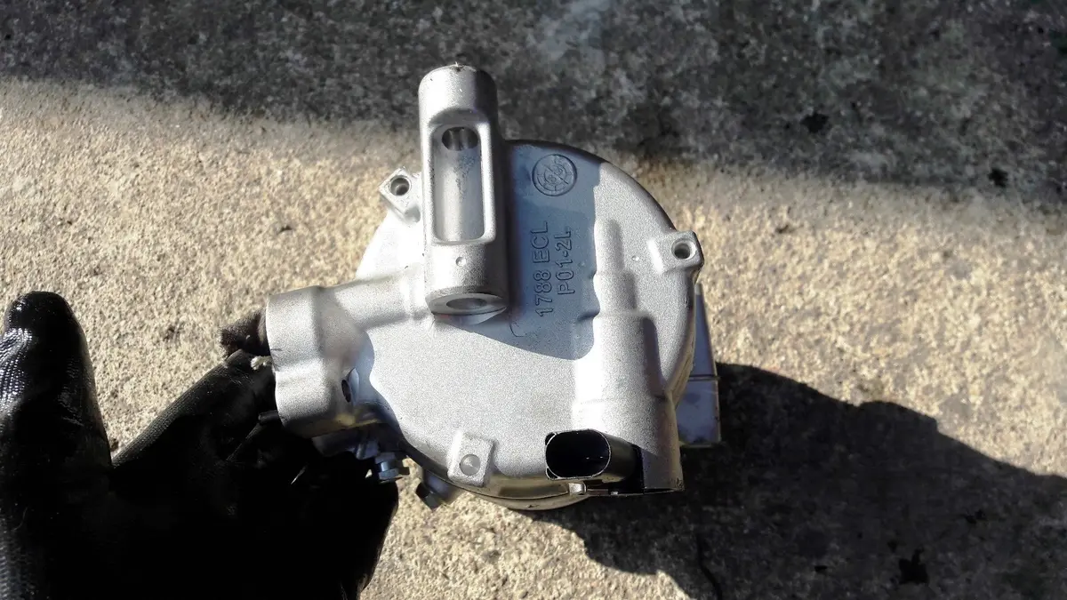 Genuine Engine Ac Air Comperssor 5Q0816803f 8416P 1234Yf Code Syp Volkswagen 2.0 Tdi Dfg Dfga 110Kw 150Ps Passat Alltrack Golf Tiguan Touran Skoda Superb 2019 2018 2