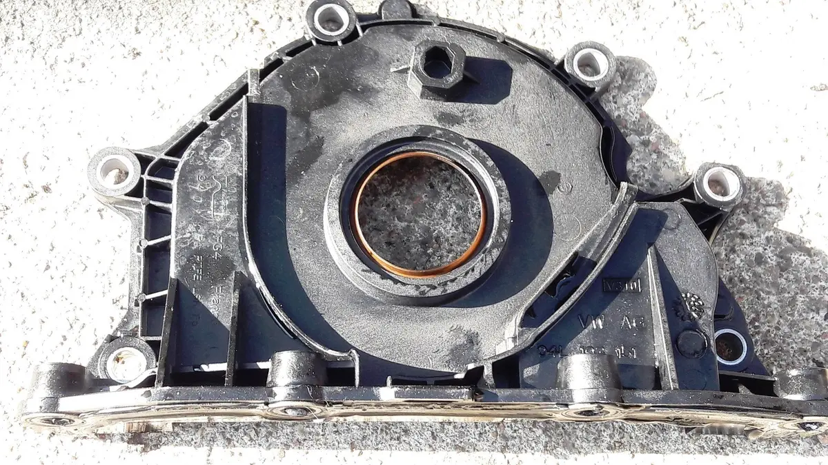 Genuine Engine Crankshaft Seal Housing 04L103151 04L 103 151 Volkswagen 2.0 Tdi Dfg Dfga 110Kw 150Ps Passat Alltrack Golf Tiguan Touran Skoda Superb 2019 2018 1